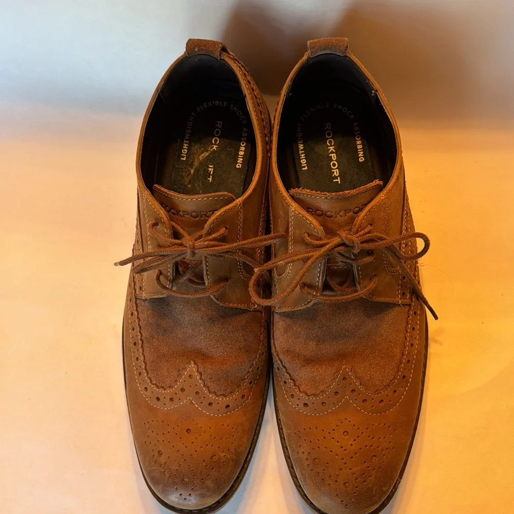 ROCKPORT CG7317 Men’s Wynstin Tan Wingtip Shoes Size 9.5 EUC